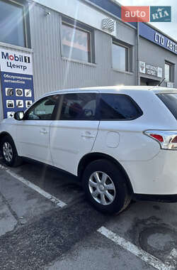 Внедорожник / Кроссовер Mitsubishi Outlander 2014 в Киеве