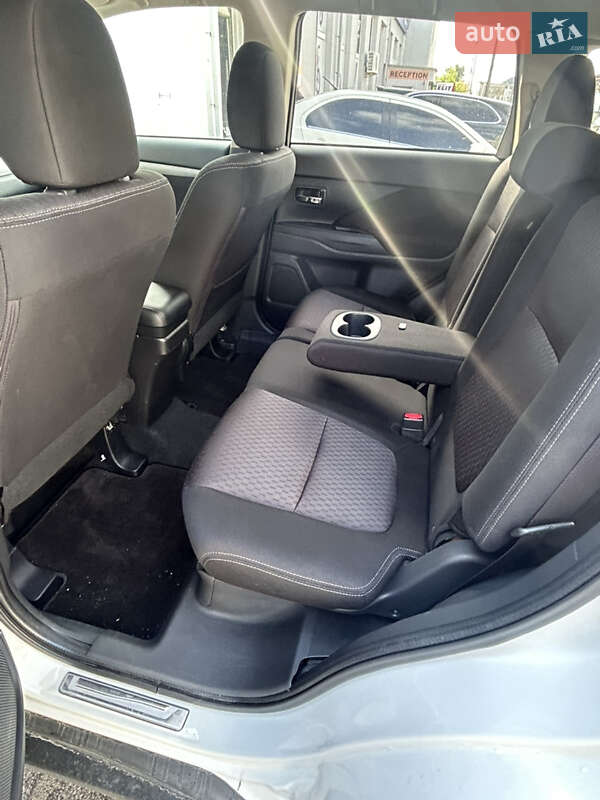 Внедорожник / Кроссовер Mitsubishi Outlander 2014 в Киеве