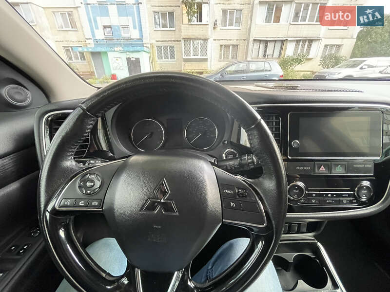 Позашляховик / Кросовер Mitsubishi Outlander 2017 в Києві фото 8 Позашляховик / Кросовер Mitsubishi Outlander 2017 в Києві