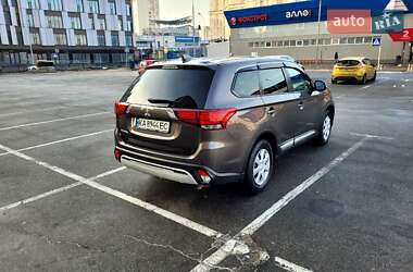 Позашляховик / Кросовер Mitsubishi Outlander 2021 в Києві