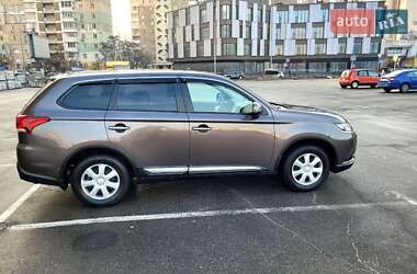 Внедорожник / Кроссовер Mitsubishi Outlander 2021 в 