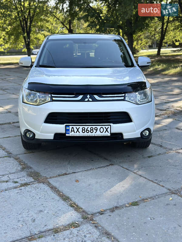 Позашляховик / Кросовер Mitsubishi Outlander 2013 в Харкові