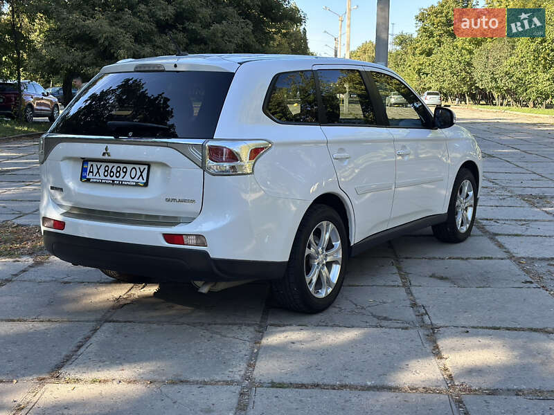 Позашляховик / Кросовер Mitsubishi Outlander 2013 в Харкові