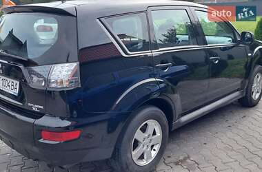 Внедорожник / Кроссовер Mitsubishi Outlander 2012 в 