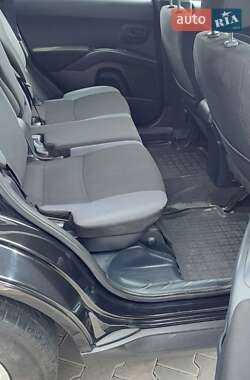 Внедорожник / Кроссовер Mitsubishi Outlander 2012 в 