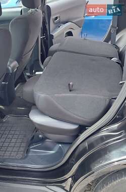 Внедорожник / Кроссовер Mitsubishi Outlander 2012 в 