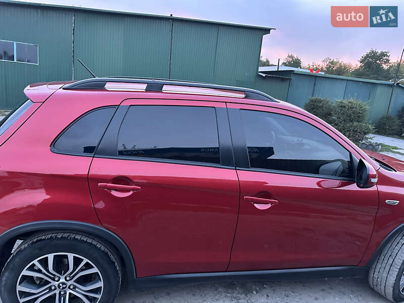 Внедорожник / Кроссовер Mitsubishi Outlander 2016 в 