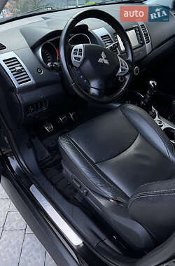 Внедорожник / Кроссовер Mitsubishi Outlander 2009 в 