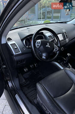 Внедорожник / Кроссовер Mitsubishi Outlander 2009 в 