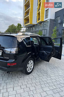 Внедорожник / Кроссовер Mitsubishi Outlander 2009 в 
