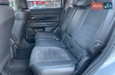 Внедорожник / Кроссовер Mitsubishi Outlander 2019 в 