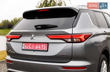 Внедорожник / Кроссовер Mitsubishi Outlander 2021 в 