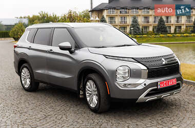 Внедорожник / Кроссовер Mitsubishi Outlander 2021 в 