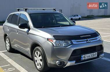 Внедорожник / Кроссовер Mitsubishi Outlander 2014 в 