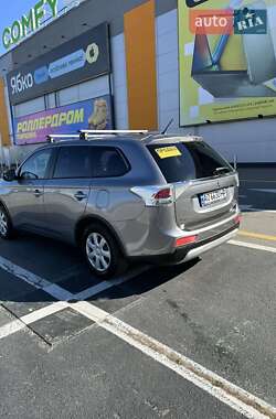 Внедорожник / Кроссовер Mitsubishi Outlander 2014 в 