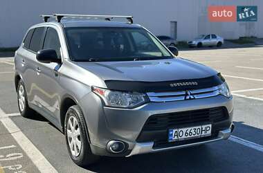 Внедорожник / Кроссовер Mitsubishi Outlander 2014 в 