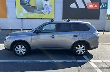 Внедорожник / Кроссовер Mitsubishi Outlander 2014 в 