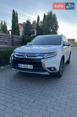 Внедорожник / Кроссовер Mitsubishi Outlander 2015 в Хмельницком