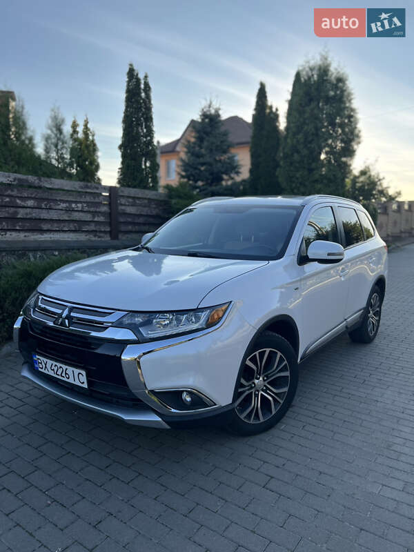 Позашляховик / Кросовер Mitsubishi Outlander 2015 в Хмельницькому