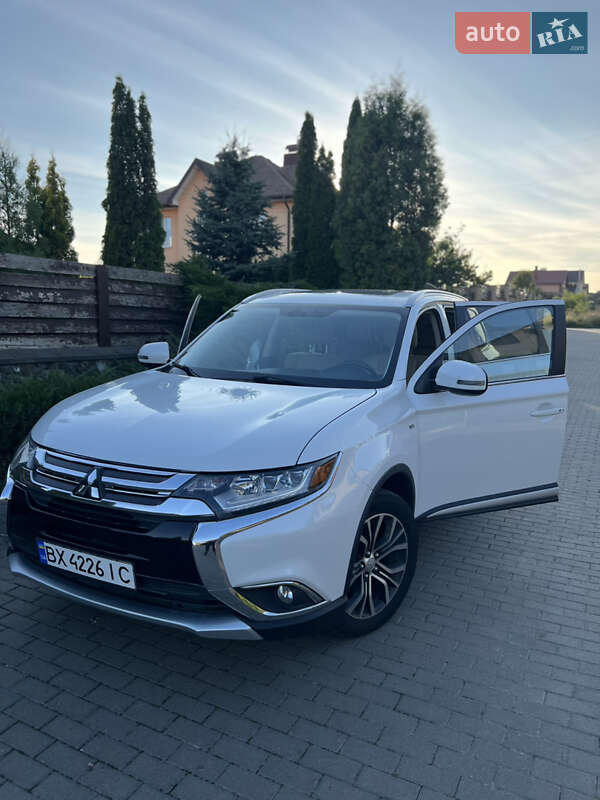 Позашляховик / Кросовер Mitsubishi Outlander 2015 в Хмельницькому