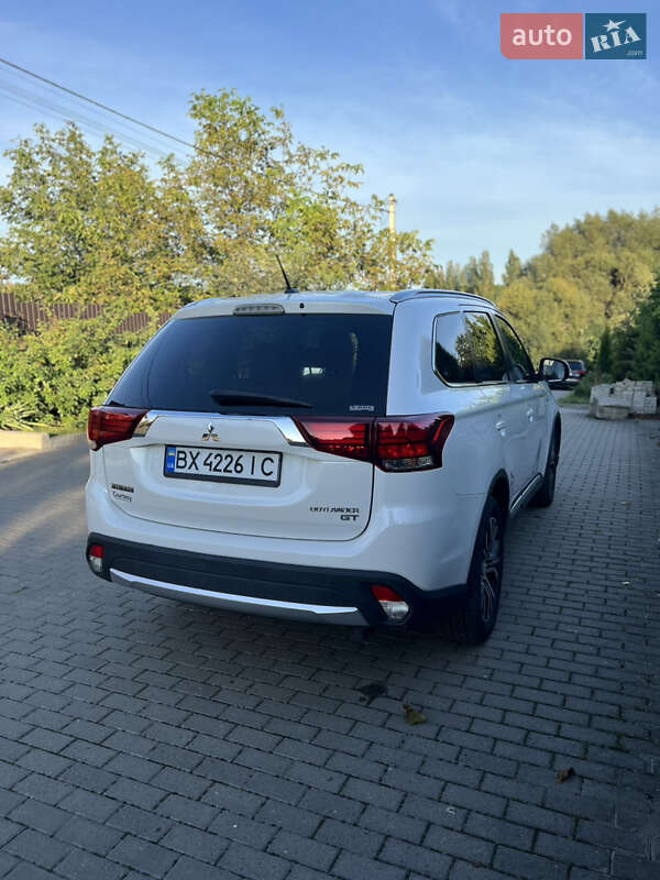 Позашляховик / Кросовер Mitsubishi Outlander 2015 в Хмельницькому