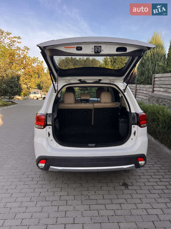 Позашляховик / Кросовер Mitsubishi Outlander 2015 в Хмельницькому