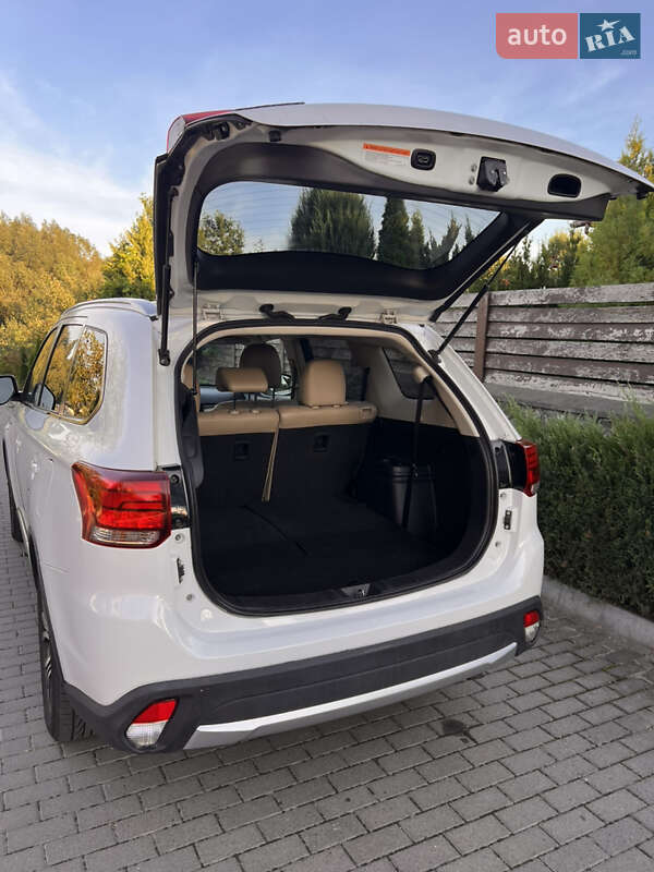 Позашляховик / Кросовер Mitsubishi Outlander 2015 в Хмельницькому