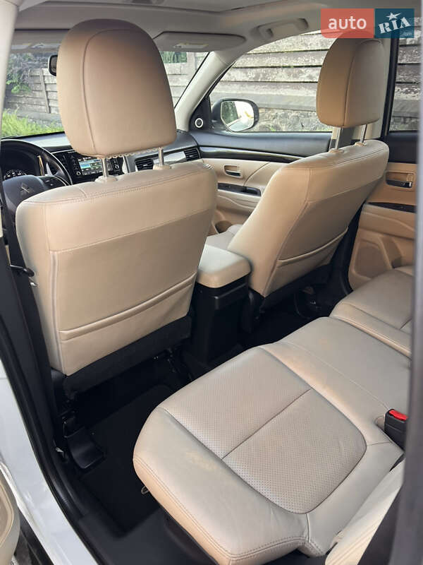 Позашляховик / Кросовер Mitsubishi Outlander 2015 в Хмельницькому