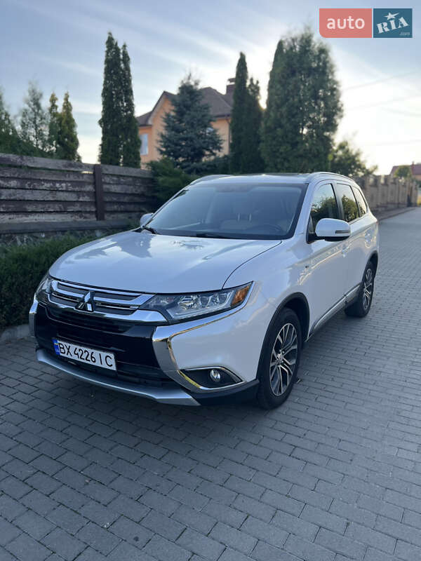 Позашляховик / Кросовер Mitsubishi Outlander 2015 в Хмельницькому
