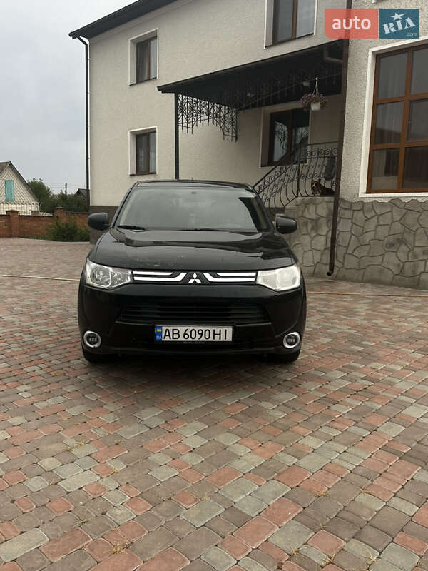 Внедорожник / Кроссовер Mitsubishi Outlander 2013 в Калиновке