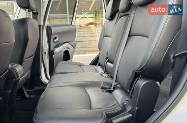 Внедорожник / Кроссовер Mitsubishi Outlander 2012 в 