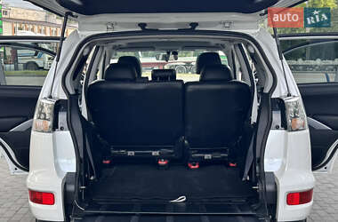 Внедорожник / Кроссовер Mitsubishi Outlander 2012 в 