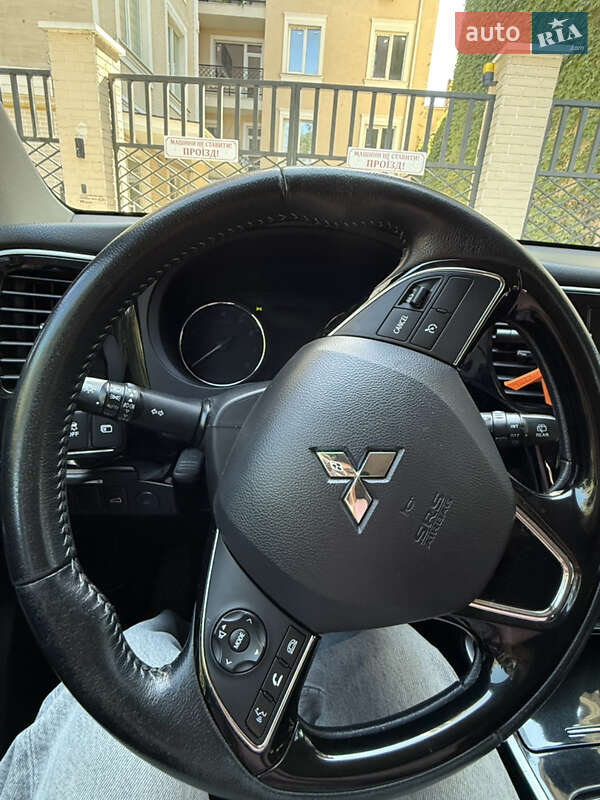 Позашляховик / Кросовер Mitsubishi Outlander 2019 в Одесі