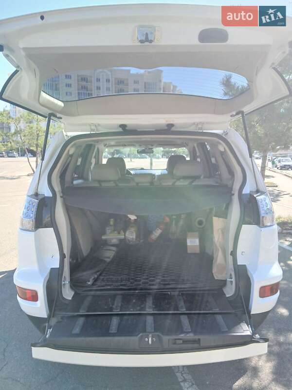 Внедорожник / Кроссовер Mitsubishi Outlander 2010 в Николаеве