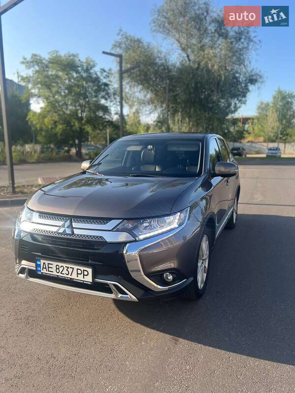 Внедорожник / Кроссовер Mitsubishi Outlander 2021 в Днепре