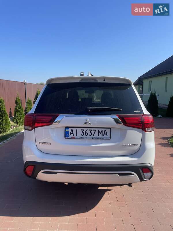 Позашляховик / Кросовер Mitsubishi Outlander 2018 в Києві