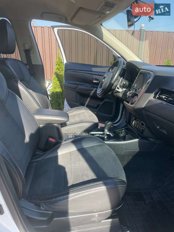 Позашляховик / Кросовер Mitsubishi Outlander 2018 в Києві