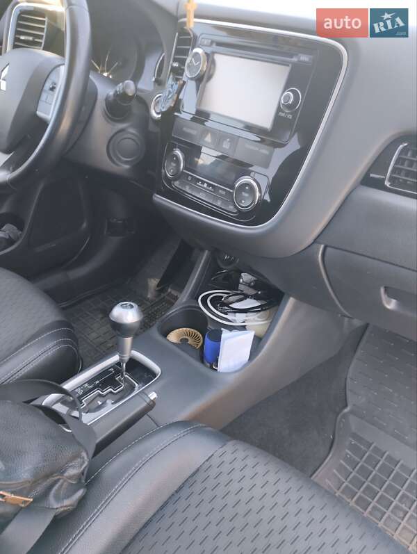 Позашляховик / Кросовер Mitsubishi Outlander 2014 в Житомирі