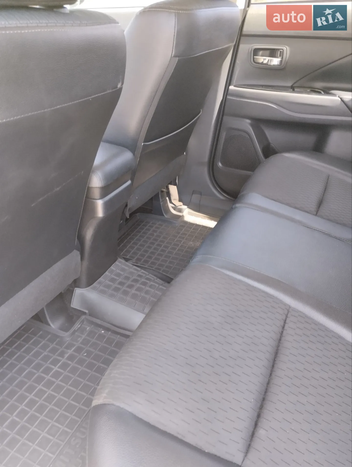 2014 Mitsubishi Outlander - мініатюра 20