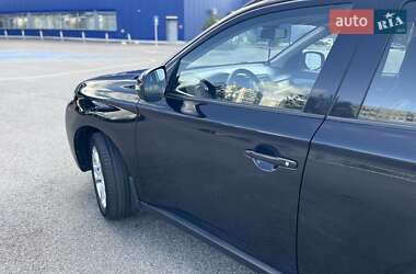Внедорожник / Кроссовер Mitsubishi Outlander 2013 в 