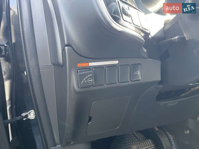 Внедорожник / Кроссовер Mitsubishi Outlander 2013 в Львове фото 19 Внедорожник / Кроссовер Mitsubishi Outlander 2013 в Львове