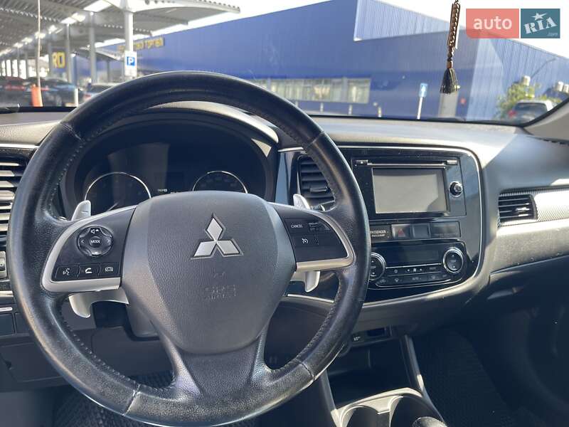 Внедорожник / Кроссовер Mitsubishi Outlander 2013 в Львове фото 21 Внедорожник / Кроссовер Mitsubishi Outlander 2013 в Львове