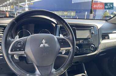 Внедорожник / Кроссовер Mitsubishi Outlander 2013 в 