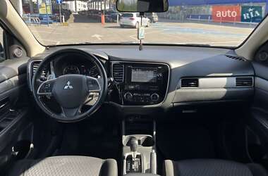 Внедорожник / Кроссовер Mitsubishi Outlander 2013 в 