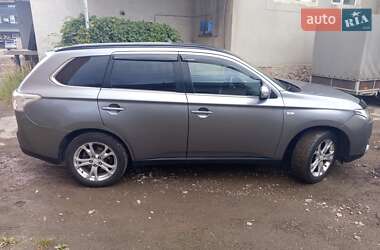 Внедорожник / Кроссовер Mitsubishi Outlander 2012 в 