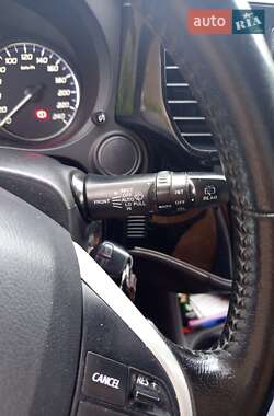 Внедорожник / Кроссовер Mitsubishi Outlander 2012 в 