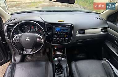 Внедорожник / Кроссовер Mitsubishi Outlander 2012 в 