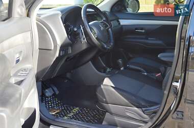 Внедорожник / Кроссовер Mitsubishi Outlander 2013 в 