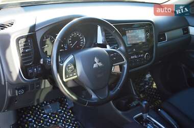 Внедорожник / Кроссовер Mitsubishi Outlander 2013 в 