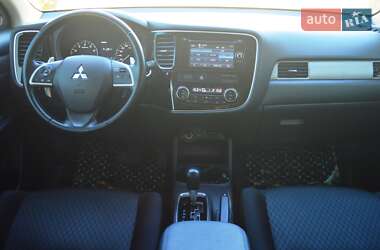 Внедорожник / Кроссовер Mitsubishi Outlander 2013 в 
